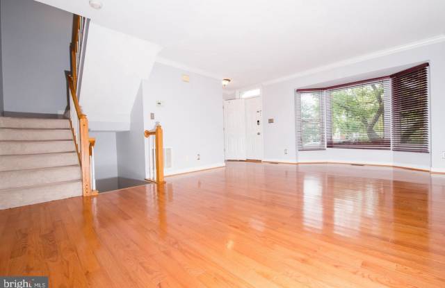 21228 HEDGEROW TERRACE Gallery 4