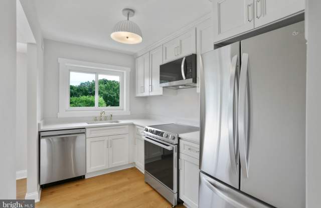 3200 S 28TH Street unit: 302 - 3200 South 28th Street, Alexandria, VA 22302