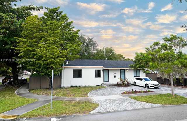 1526 SW 65th Ave photos photos