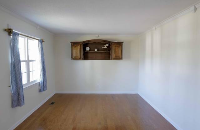 8693 Arbutus Drive Gallery 4