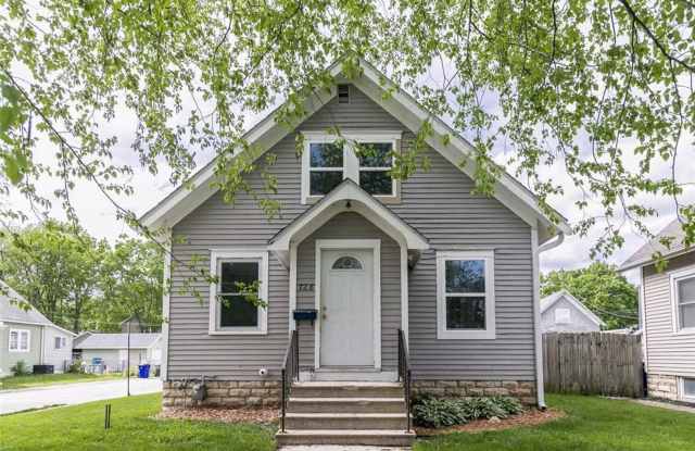 Updated 1.5 Story - 728 5th Avenue Southwest, Cedar Rapids, IA 52404 Updated 1.5 Story - 728 5th Avenue Southwest, Cedar Rapids, IA 52404