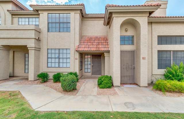McClintock/ Ray: 2 bedroom, 2.5 bathroom, 1300 sqft, patio yard, next to community pool photos photos