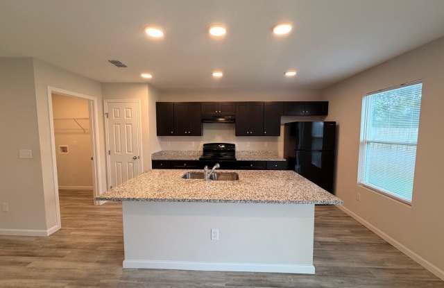 3/2 Single Family Home in Marietta! Pet Friendly! Gallery 4