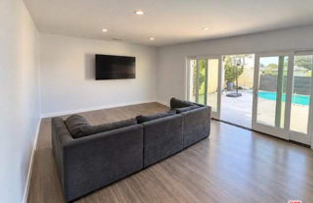 11205 Woolford Street Gallery 1
