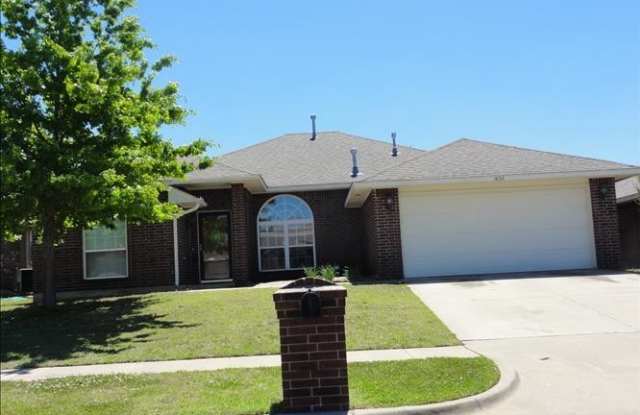 Spacious 4 bed, 2 bath, 2 garage home just 1.5 miles from OU Campus photos photos