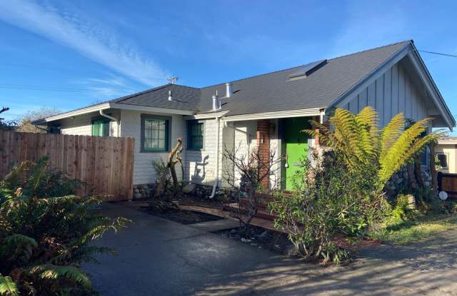 House with Charm, 2/1 with large garage and bonus room bathroom photos photos House with Charm, 2/1 with large garage and bonus room bathroom photos photos