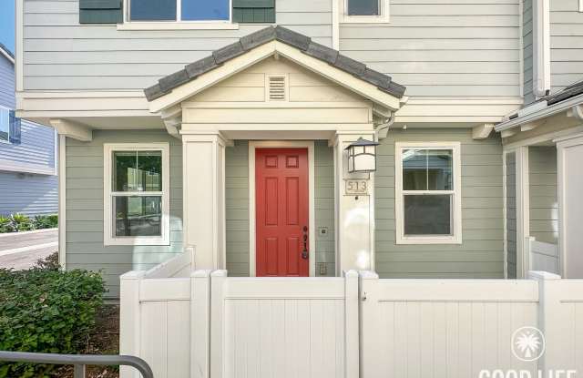 Beautiful 3B/2.5BA Townhouse in Imperial Beach with Loft, Private Patio & 2-Car Garage photos photos