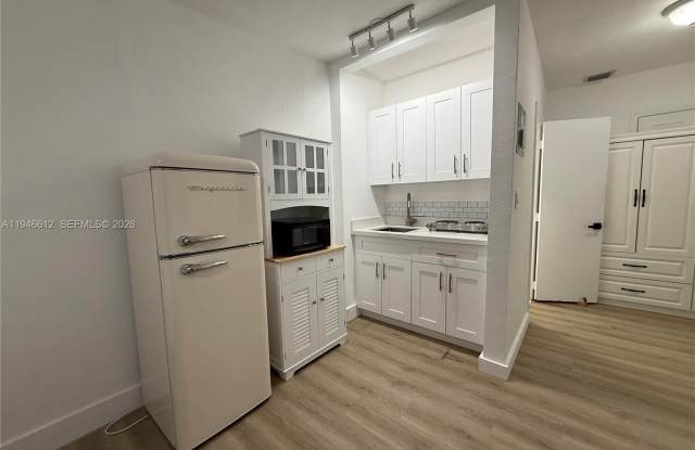 541 E 38th St photos photos