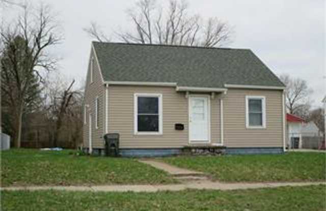 3 Bedroom, 1 Bath Single Family Home 430 Lester St Waterloo, IA 50703 Gallery 1