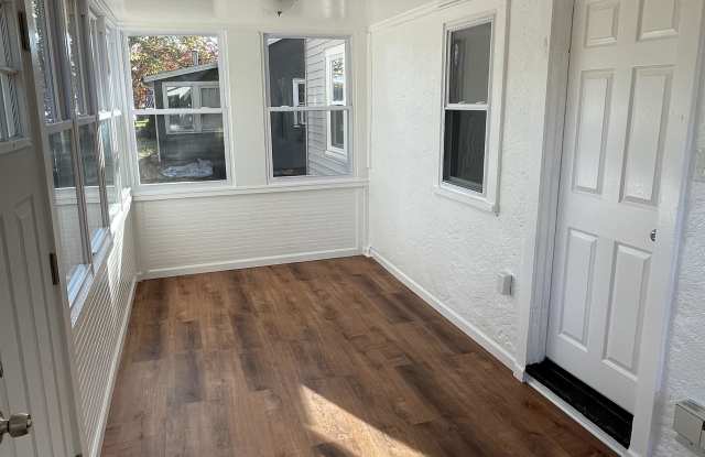 595 North Broadway Gallery 2