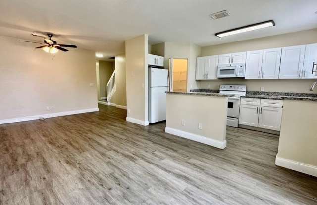 6910 NW 70TH AVE - 6910 Northwest 70th Avenue, Tamarac, FL 33321