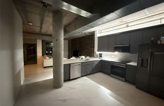 10 N SUMMERLIN Avenue Gallery 4