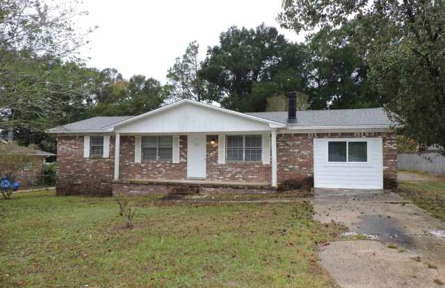 2911 Baronne St - 2911 Baronne Street, Bellview, FL 32526