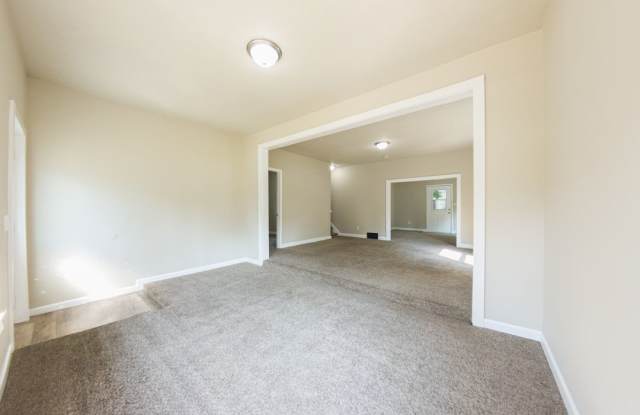 Updated 3 Bedroom 1,800 SQFT Home for Rent Gallery 4
