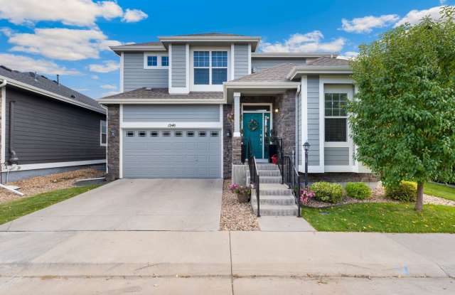Evolve Real Estate: Evolve Real Estate: Meticulous Executive 4 Bedroom Plus Den Plus Finished Basement in Gated Community 1.5 miles from Lowry! photos photos