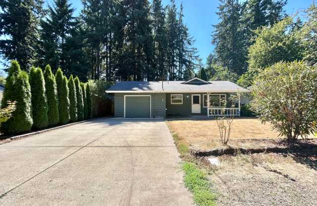 Spacious 3 Bed, 1.0 Bath House - Fully Fenced Backyard! photos photos