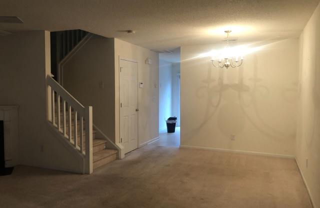 8053 Kennet  Lane Gallery 3