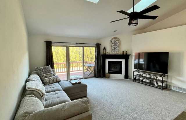 825 Rundquist Way-STR photos photos