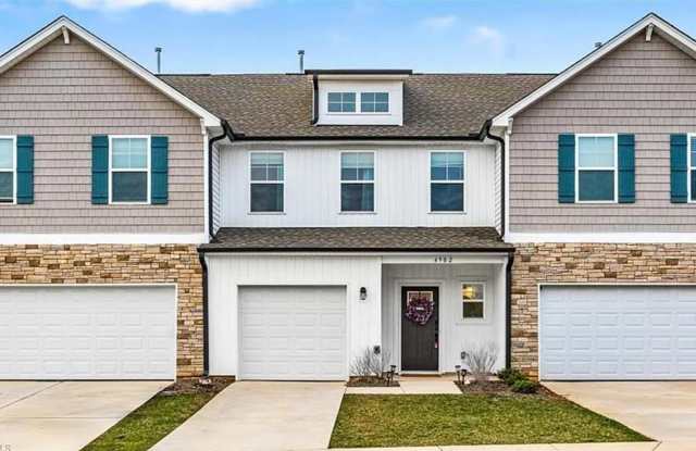 Like new modern maintenance free 3 bedroom 2.5 bath townhouse in Greensboro. Lawn care included. photos photos