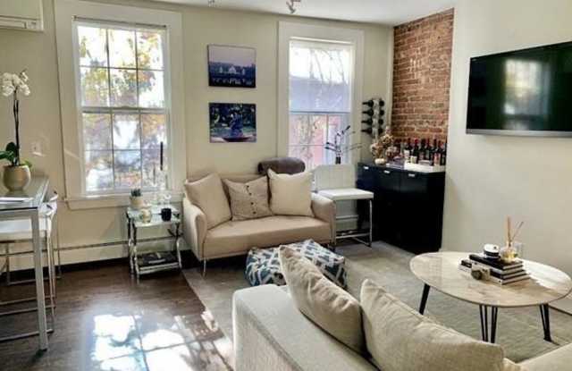40 Lawrence St Gallery 2