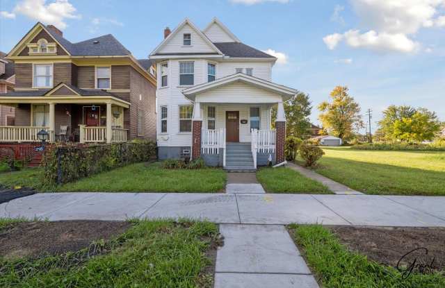 $1625 - Large 4 Bedroom, Renovated Home - 242 Harmon Street, Detroit, MI 48202