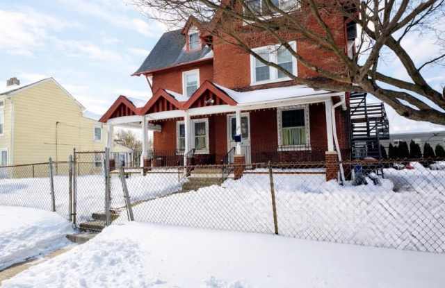 125 E 4TH Avenue unit: 2 photos photos