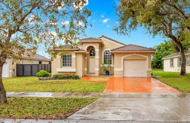 18322 SW 94th Ct photos photos