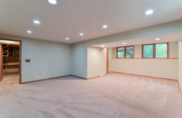 15000 Wildwood Road Gallery 4
