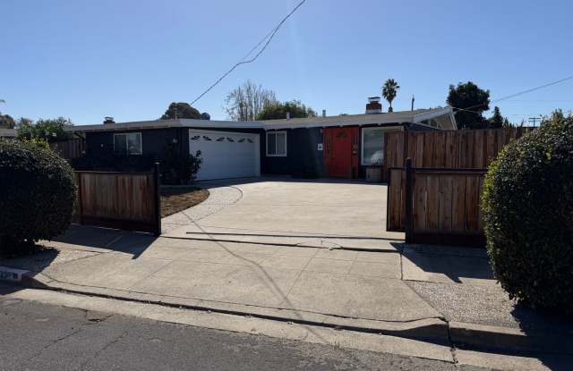LARGE LOT, MODERN HOME WITH EV CHARGING STATION AND MUCH MORE!!! Gallery 1
