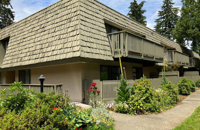 Bright Ground Floor One Bedroom near Crossroads Mall! - 1420 153rd Avenue Northeast, Bellevue, WA 98007