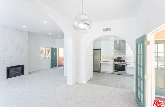 1515 North FAIRFAX Avenue Gallery 4
