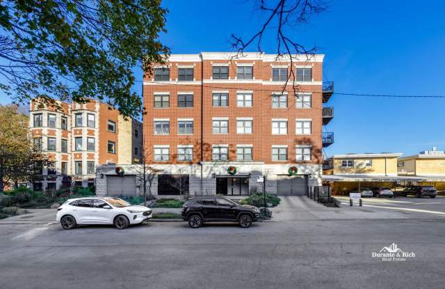 Rare 2-bedroom Condo On Lake Michigan in Chicago Gallery 3