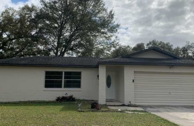 Nice 3/2 in St. Cloud on Oversized Lot w/ Lots of Upgrades photos photos