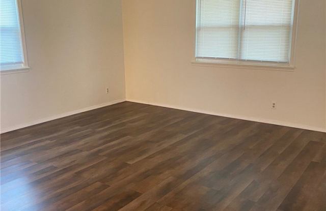 800 N 17th Place Gallery 2