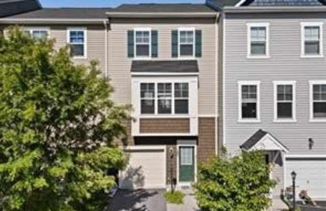 105 POINSETTIA WAY Gallery 1