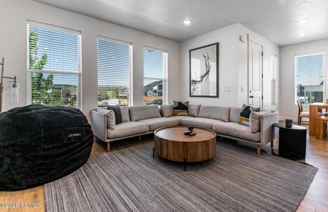 6885 Woods Rose Drive Gallery 4