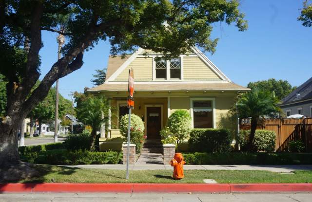 Stunning Historical Home in Old Towne Orange photos photos