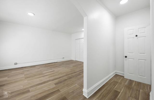 6751 S Jeffery Apartments Gallery 2