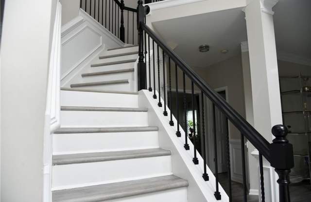 1709 Niagara Court NW Gallery 3
