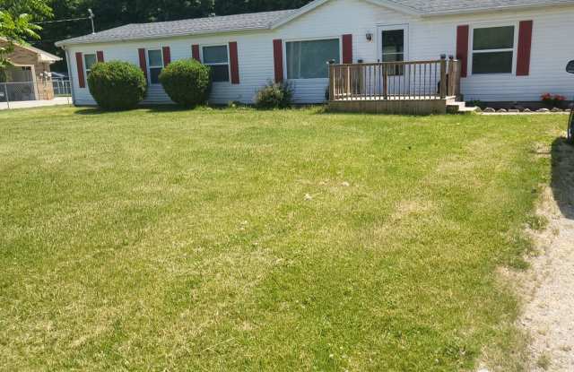 Bright  Spacious 3-BR Retreat on Huge Lot – Minutes to Downtown Davison  I-69 photos photos