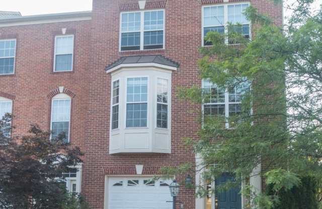 12943 WOOD CRESCENT Circle Gallery 1