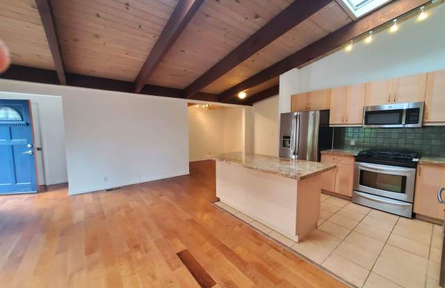 Kentfield 3x2 Flat + detached office, front back yards, fireplace laundry - 8 Stadium Way, Kentfield, CA 94904 Kentfield 3x2 Flat + detached office, front back yards, fireplace laundry - 8 Stadium Way, Kentfield, CA 94904