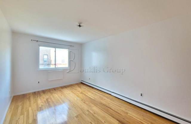25-28 35TH ST. Gallery 4