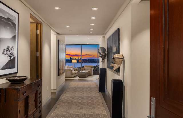 3Bd/2.5Ba Bellevue Condo Gallery 4