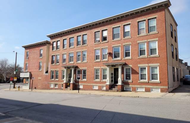 $1425 -Second floor - Studio / 1 Bath Apartment in Downtown Manchester with All Utilities Included Gallery 3
