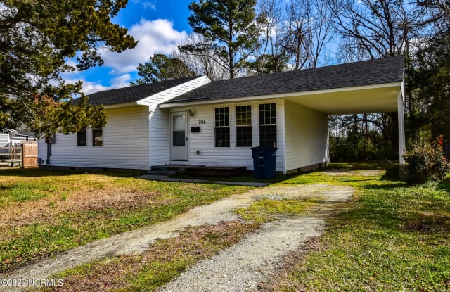 904 Davis Street - 904 Davis Street, Jacksonville, NC 28540