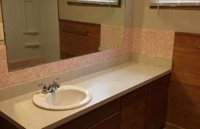 Nicely Remodeled 3 Bed 1.25 bath home photos photos