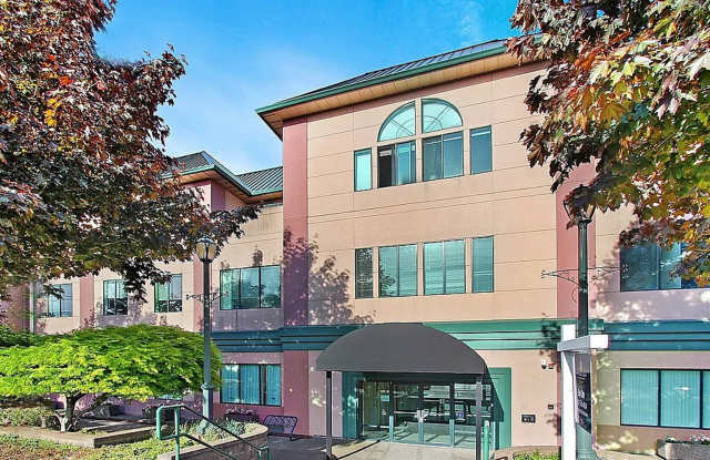 Cozy  Quiet Top Floor Studio - 3501 Colby Avenue, Everett, WA 98201