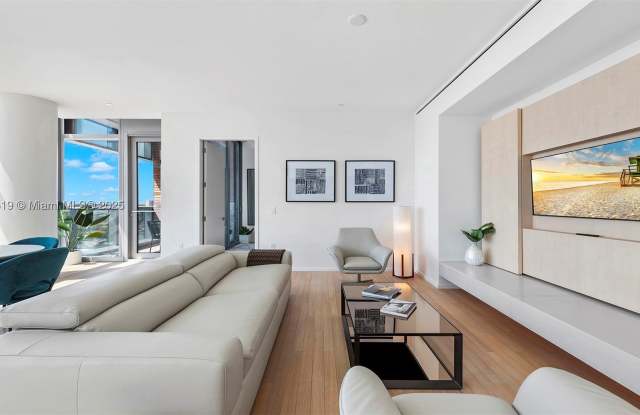 2901 Collins Ave Gallery 2