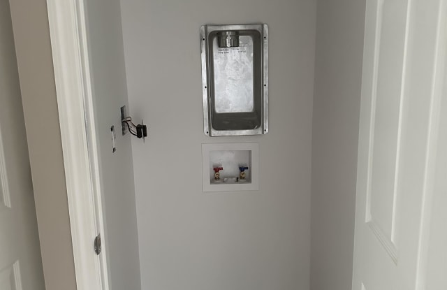 1731 NORTH GARDINER DRIVEApt- 5A - 1731 North Gardiner Drive, North Bay Shore, NY 11706
